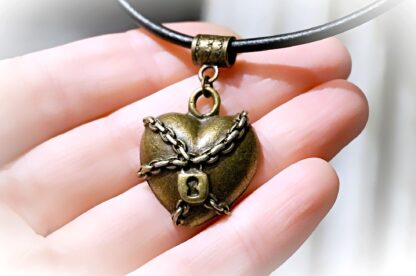 Submissive collar heart necklace choker