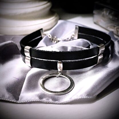 Submissive collar leather choker