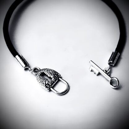 Steampunk BDSM jewelry leather bracelet o ring lock cuff