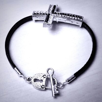 Steampunk BDSM jewelry leather bracelet cross lock cuff