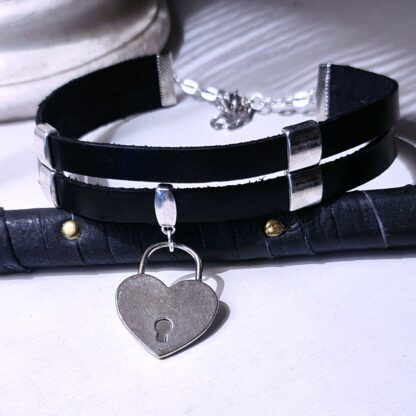 Steampunk BDSM jewelry submissive collar lock heart necklace leather choker