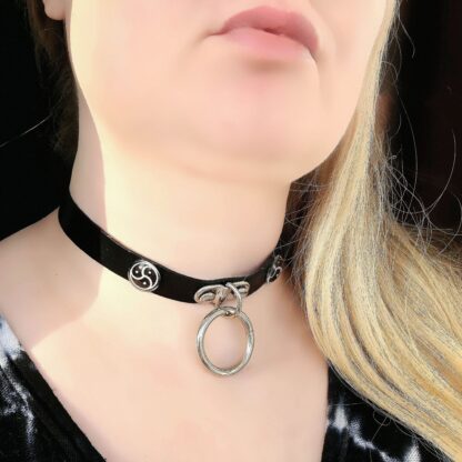 sub collar with triskele leather choker