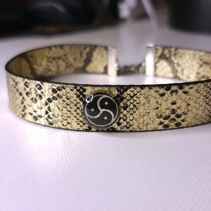 day collar triskele necklace vegan choker