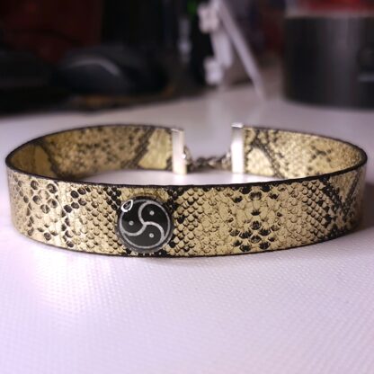 day collar triskele necklace vegan choker